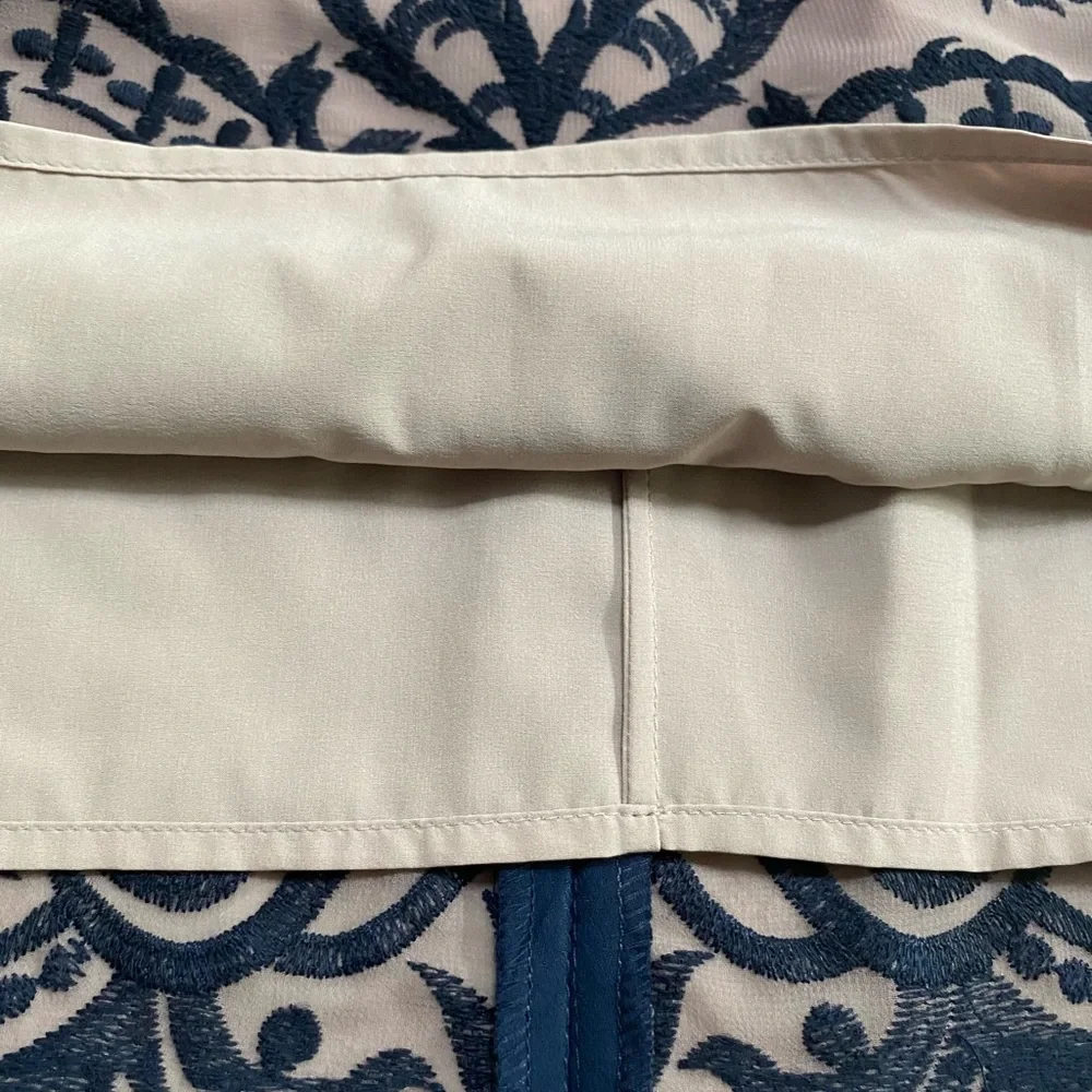 BCBG Maxazria Halter Dress  Embroidered Lavender/Blue  Size 8 New With Tags - Picture 3 of 7